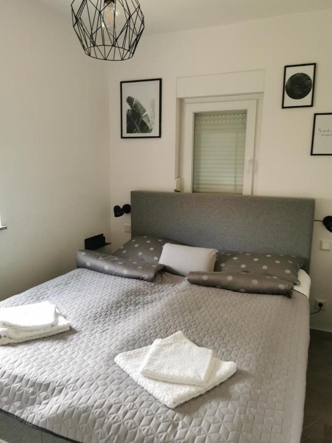 Five Bedroom House Near Sandy Major